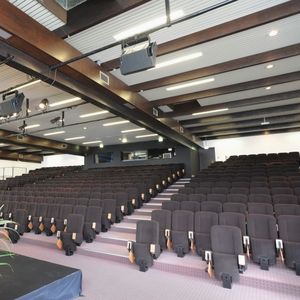 poltrona de auditório contemporânea 1