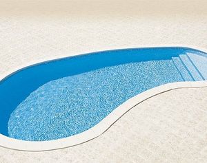 piscina em blocos batidos de polímero