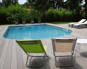 piscina em blocos batidos de polímero