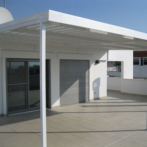 pérgola apoiada em parede