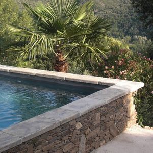 borda de piscina em concreto