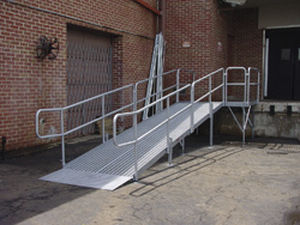 corrimão metálico
