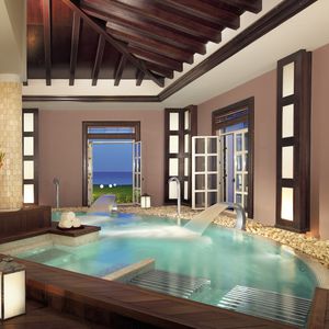 piscina com transbordo