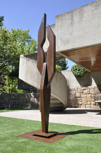 escultura em aço Corten