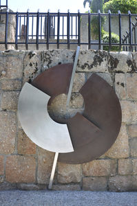 escultura em aço inoxidável