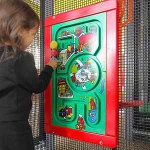 painel de atividades lúdicas com cidade
