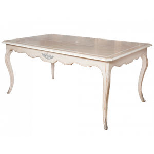 mesa de jantar de estilo Luís XV