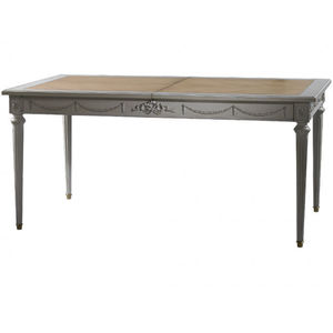 mesa do estilo Luís XVI