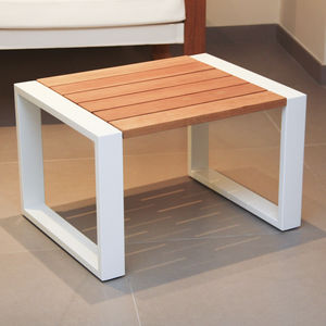 mesa lateral contemporânea / em teca / em vidro temperado / em aço
