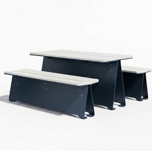 conjunto de mesa e bancos contemporâneo