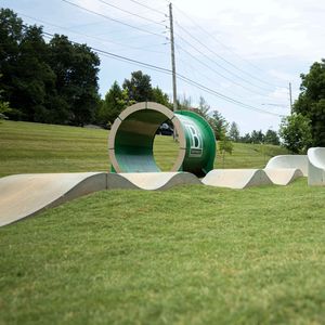 pista de pump track para skatepark