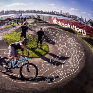 pista de pump track para bike park