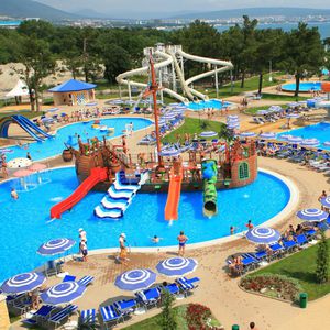 estrutura lúdica para parque aquático