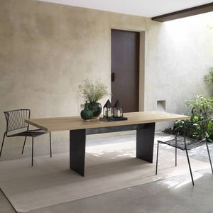 mesa de jantar contemporânea / em carvalho / em madeira maciça / em MDF lacado