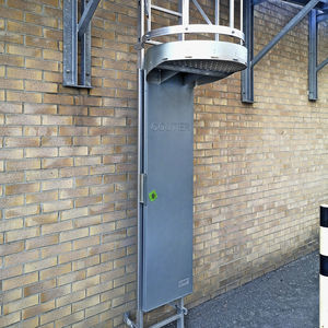 porta de acesso restrito a escada de crinolina