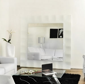 espelho de pousar / contemporâneo / quadrado / branco