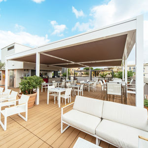 pérgola apoiada em parede