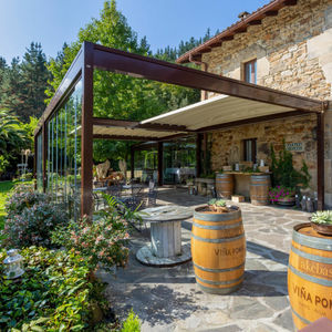 pérgola apoiada em parede