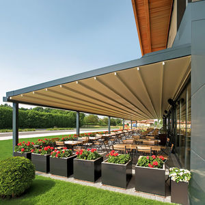 pérgola apoiada em parede