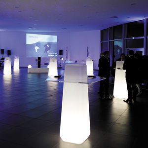 mesa alta contemporânea