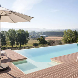 piscina com transbordo