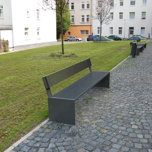 banco para espaço público de design minimalista