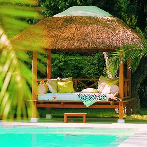 cama de jardim com dossel 1