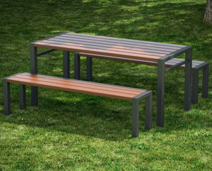 conjunto de mesa e bancos contemporâneo