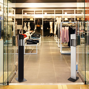 dispenser de álcool em gel com pés 1