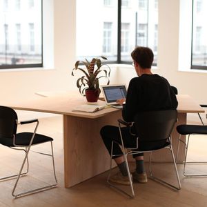 mesa de trabalho contemporânea