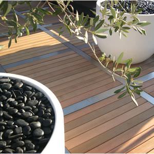 tábua de deck em madeira maciça 1