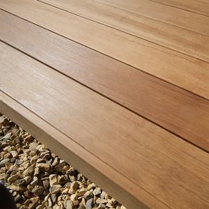 tábuas de deck em madeira de lei
