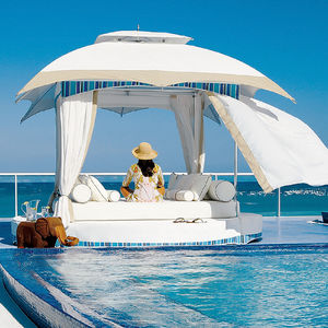 cama de jardim com dossel
