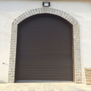 porta metálica de enrolar para edifício de uso público