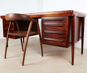 mesa secretária de design escandinavo