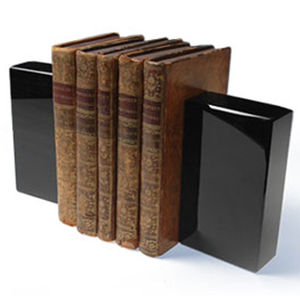 aparador para livros em obsidiana