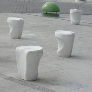 puff contemporâneo / em concreto / para ambiente externo / para espaço público