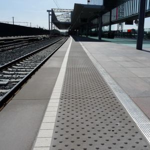 piso tátil em concreto