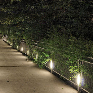 poste balizador de iluminação de jardim