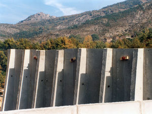 muro de contenção em concreto armado