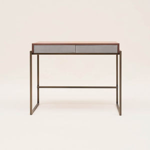 mesa secretária de estilo industrial