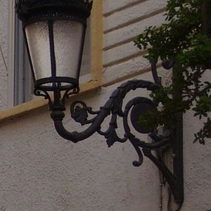 braço para luminária urbana metálico
