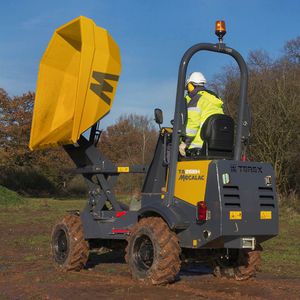 dumper com sistema de descarga frontal