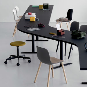 banqueta de trabalho contemporânea