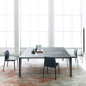 mesa contemporânea / metálica / em cerâmica / com base metálica