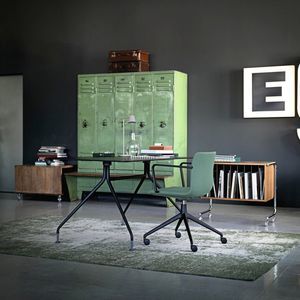 cadeira para interlocutor contemporânea