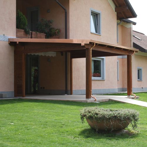 Pérgola apoiada em parede - PORTICO - Proverbio Outdoor Design - em madeira