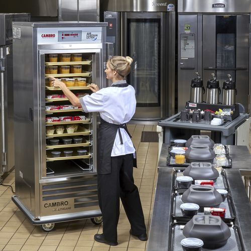 Vitrina refrigerada vertical - AIR CURTAIN ULTRA™ - Cambro - para cozinha profissional / em aço inoxidável / com porta de abrir
