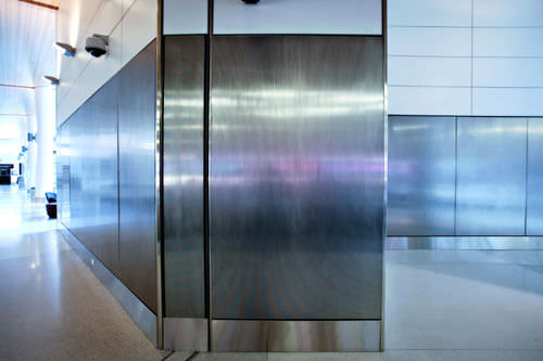 Painel decorativo de parede - HENDRICK MANUFACTURING - em malha metálica / perfurado