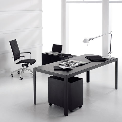 Mesa executiva - FOUR - SOTUBO - de piso / contemporânea / em madeira